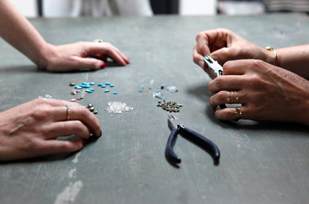 hands making prongs